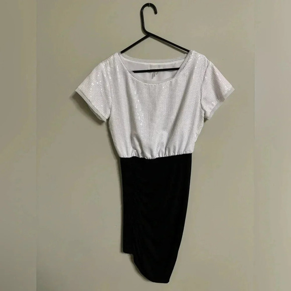 Bcbg Generation Black White Sequin Dress Ruched Size Small Short Sleeves - Picture 1 of 7